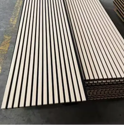 Деревянная акустическая стеновая панель с рифленым рисунком. Звукоизоляционная стеновая панель Akupanel Slate с покрытием из МДФ и шпона.