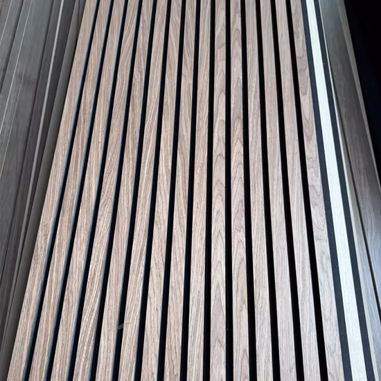 Модные деревянные акустические панели с планками для звукоизоляции спальни или офиса